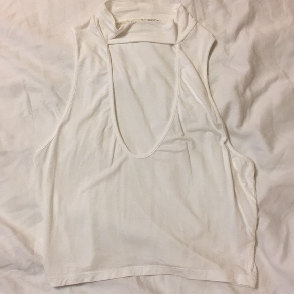 White crop top. - Picture 1 of 2